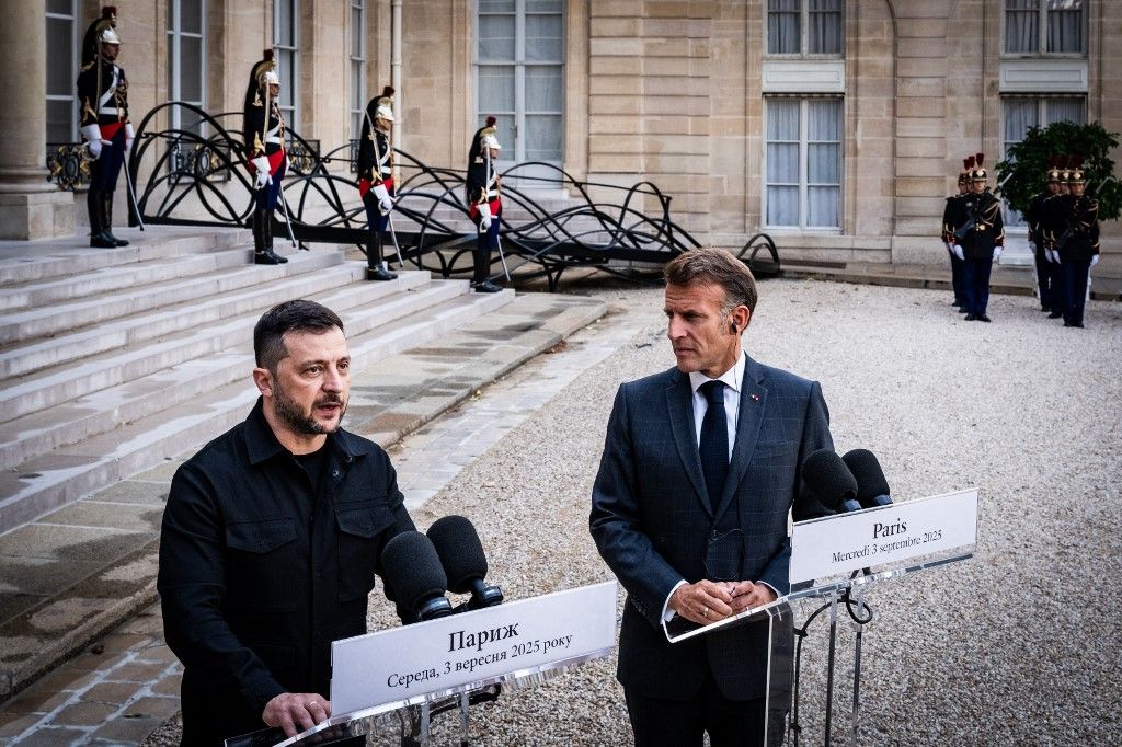 Emmanuel Macron (R), President of France, and Volodymyr Zelensky (L), president of Ukraine, make a joint statement to the press in the main courtyard before the meeting, at the Elysee presidential palace, in Paris, FRANCE, 03 September 2025.
Emmanuel Macron (D), president de la France, et Volodymyr Zelensky (G), president de l Ukraine, lors de la declaration conjointe a la presse dans la cour d honneur devant les journalistes, avant la reencontre. Reunion entre le president de la France, et le president de l Ukraine, au palais presidentiel de l Elysee, Paris, FRANCE, le 03 septembre 2025. (Photo by Xose Bouzas / Hans Lucas via AFP)
