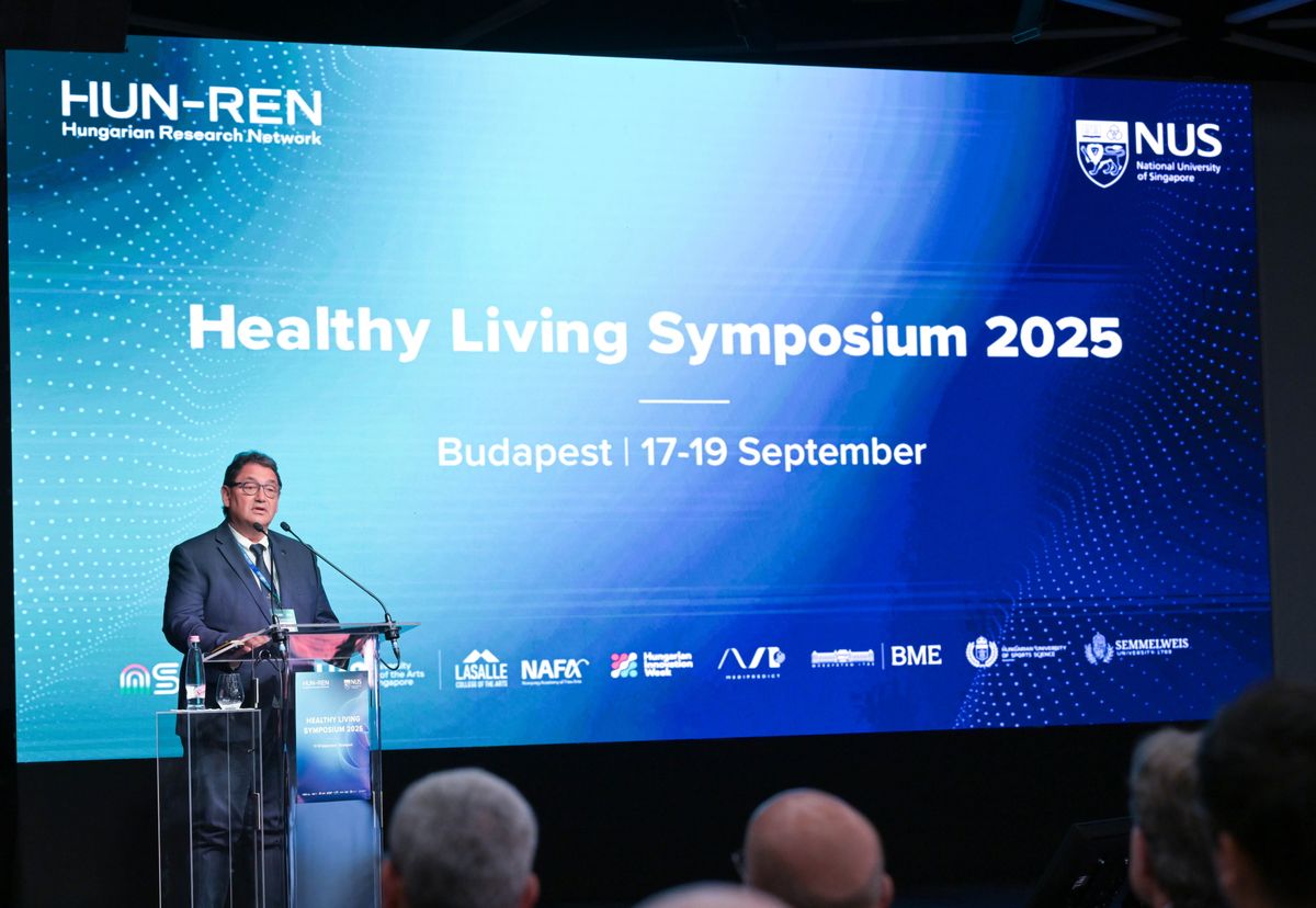Budapest, 2025. szeptember 17.
Merkely Béla, a Semmelweis Egyetem rektora beszédet mond a HUN-REN Magyar Kutatási Hálózat és a Szingapúri Nemzeti Egyetem (NUS) közös rendezvényének, a Healthy Living 2025 Symposium megnyitóján megnyitóján a Puskás Arénában 2025. szeptember 17-én.
MTI/Bruzák Noémi