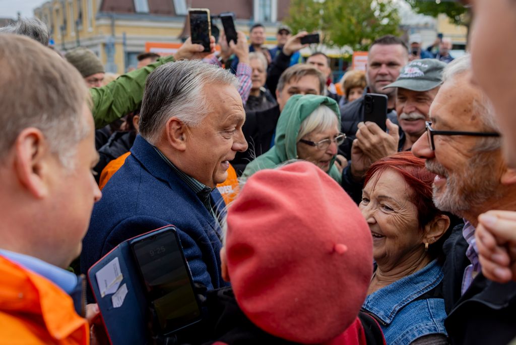A pesterzsébeti piacon járt Orbán Viktor, elindult a háború elleni aláírásgyűjtés
Fidesz választási kampány