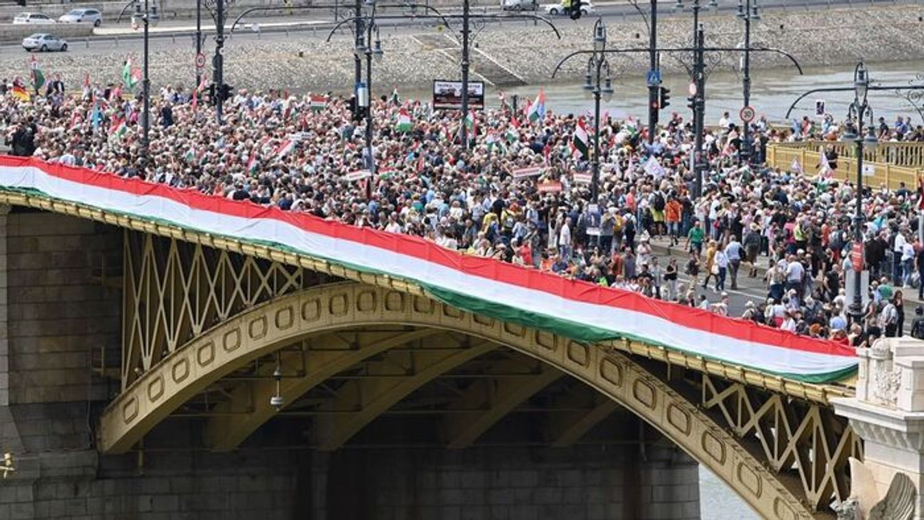 Massive crowds are expected at this year’s Peace March (Photo: Zoltan Mathe / MTI)