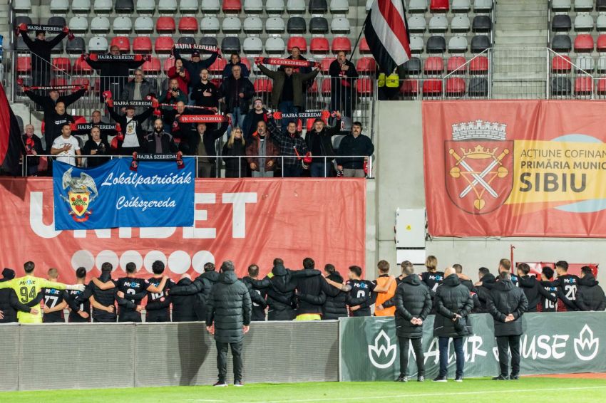 Egységben. Az FK Csíkszereda szurkolói és játékosai együtt énekelték el a Székely himnuszt a Nagyszebenben aratott történelmi diadal után