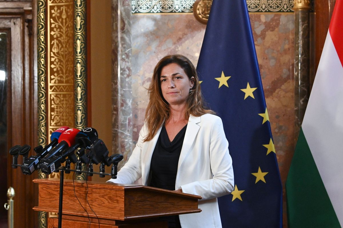 Budapest, 2023. szeptember 8.
Varga Judit, az Országgyűlés európai ügyek bizottságának elnöke a budapesti „Next Generation is Female” konferenciáról tartott sajtótájékoztatón az Országházban 2023. szeptember 8-án. A jövő évi magyar EU-elnökségre történő felkészülés részeként szervezett kétnapos tanácskozás témája a globális demográfiai kihívásokra adható válaszok Európában.
MTI/Koszticsák Szilárd