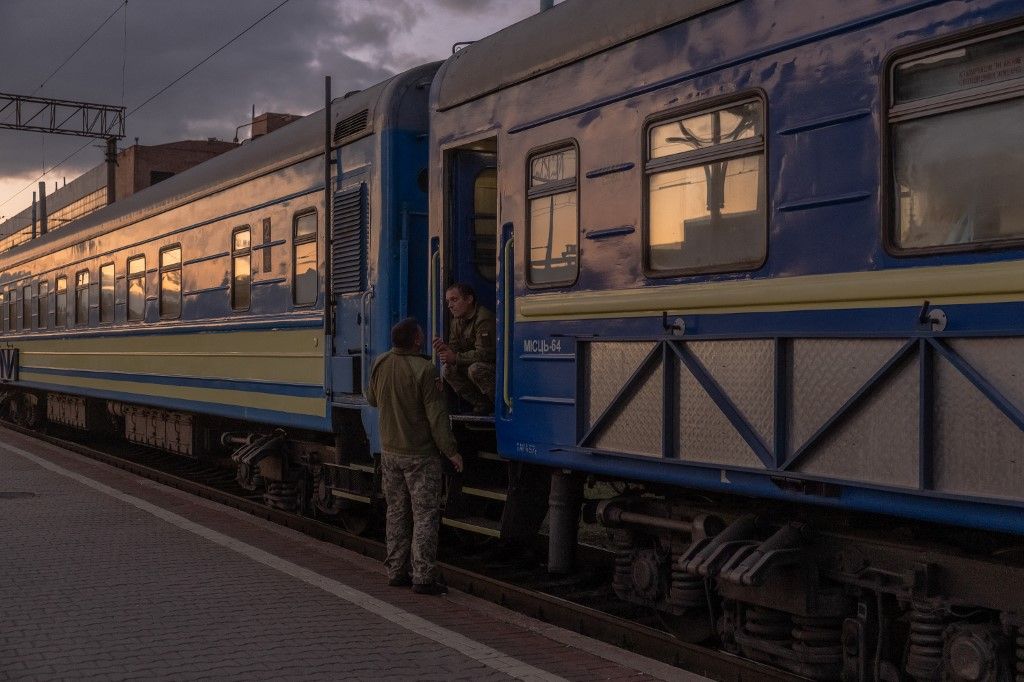 Bombariadó az ukrán vonatokon (Fotó: ROMAN PILIPEY / AFP)