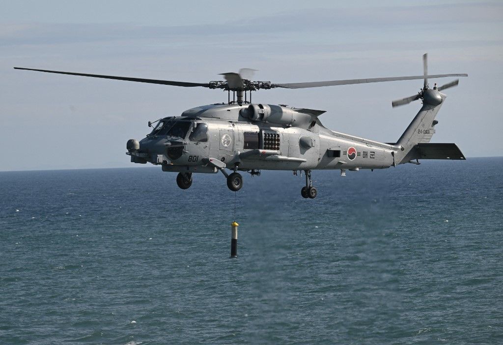 Egy amerikai MH-60R típusú Sea Hawk helikopter szenvedett balesetet a Dél-Kínai-tengeren, fél órán belül pedig egy vadászgép is lezuhant