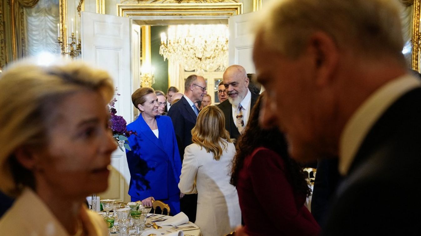 Ursula Von der Leyen, az Európai Bizottság elnöke, Mette Frederiksen, Dánia miniszterelnöke, Friedrich Merz, német kancellár, Giorgia Meloni, Olaszország miniszterelnöke, Edi Rama albán miniszterelnök és Jonas Gahr Store norvég miniszterelnök a dán király