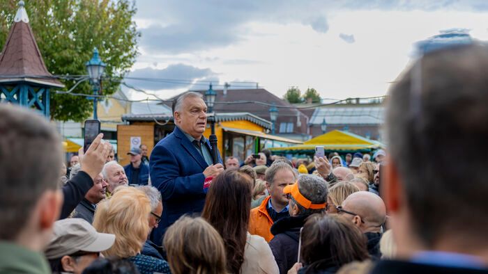 A pesterzsébeti piacon járt Orbán Viktor, elindult a háború elleni aláírásgyűjtés
Fidesz választási kampány