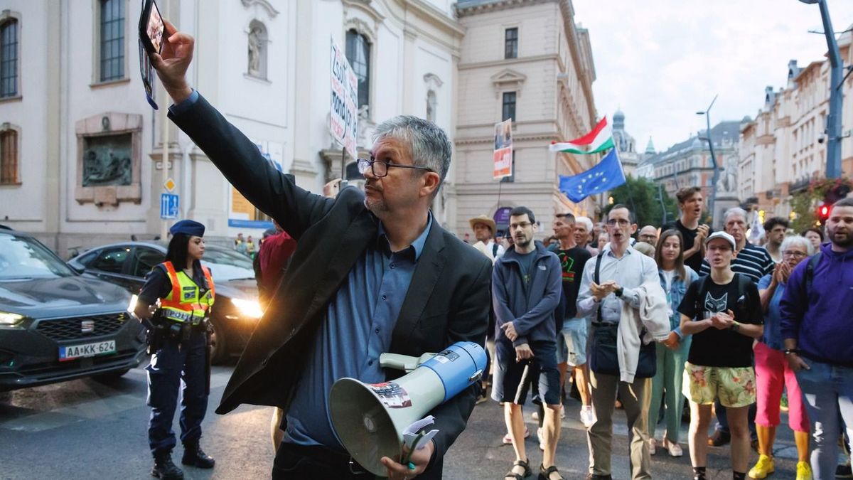 Magyar Péter még csak kémtollat vizionált, Hadházy szintet lépett
