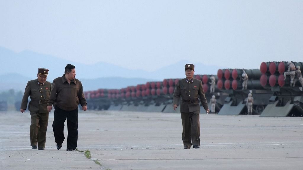 Észak-Korea nukleáris és rakétaprogramjai az ENSZ súlyos szankcióinak tárgyát képezik