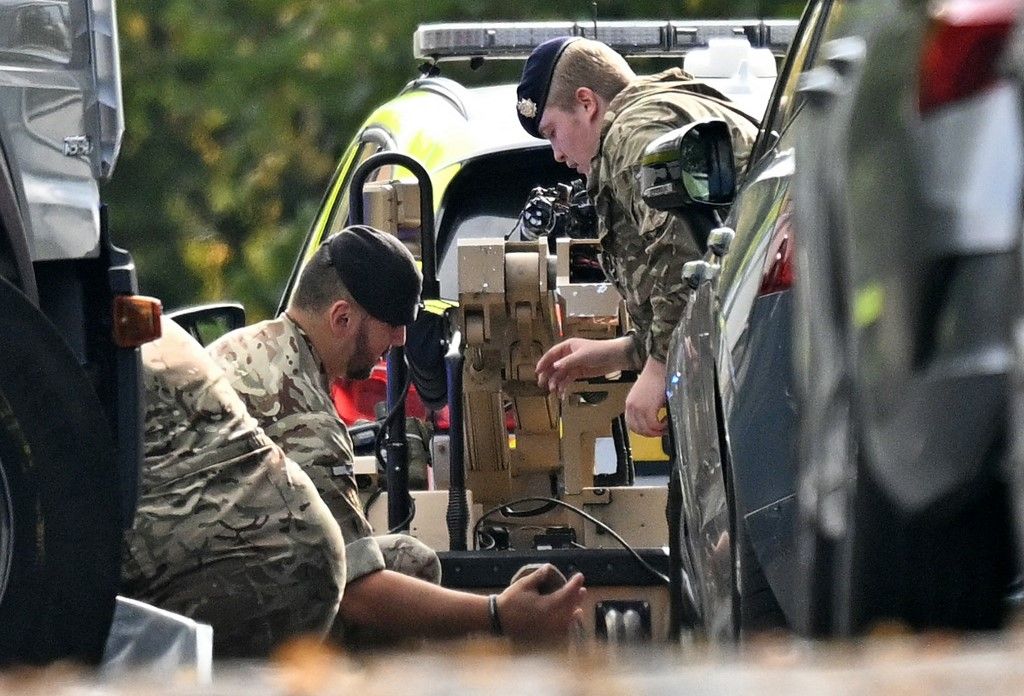 Tűzszerészek dolgoznak a manchesteri támadás helyszínén