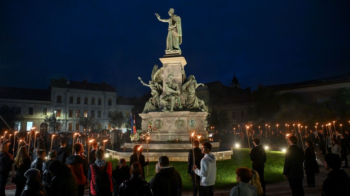 Fejet hajtunk a hősök előtt – Sulyok Tamás üzenete az aradi vértanúkról