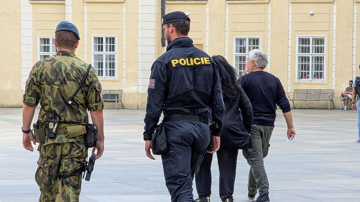 Megerősítették a prágai repülőtér védelmét, miután drónok közeledéséről kapott hírt a légikikötő