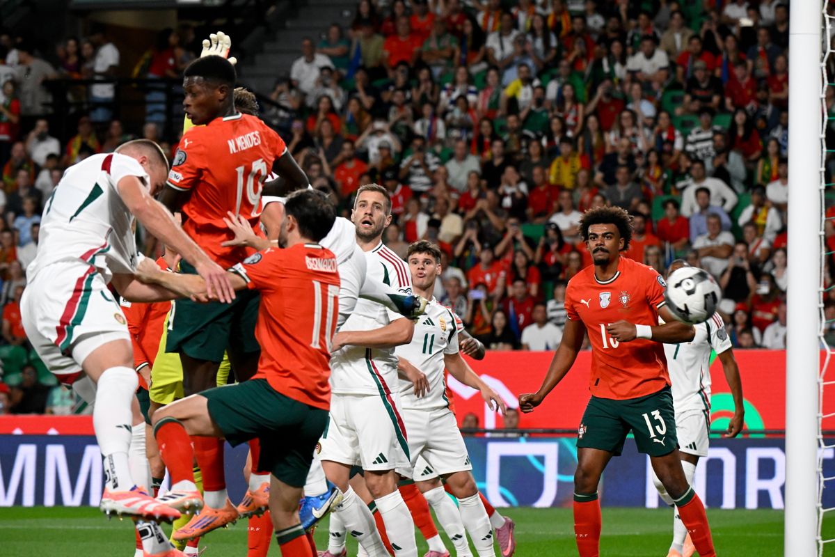 Szalai Attila fejese, amellyel előnybe került a magyar válogatott a portugálok otthonában