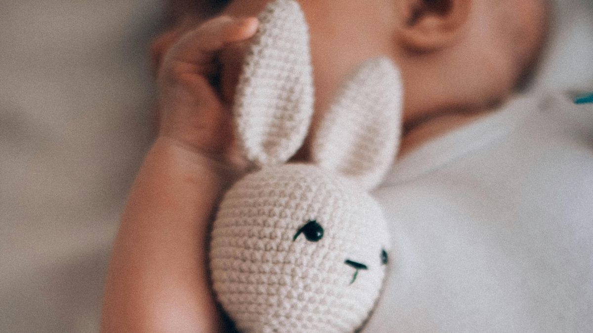 Megerőszakolta 3 hónapos csecsemőjét és alig 2 éves kislányát egy romániai házaspár