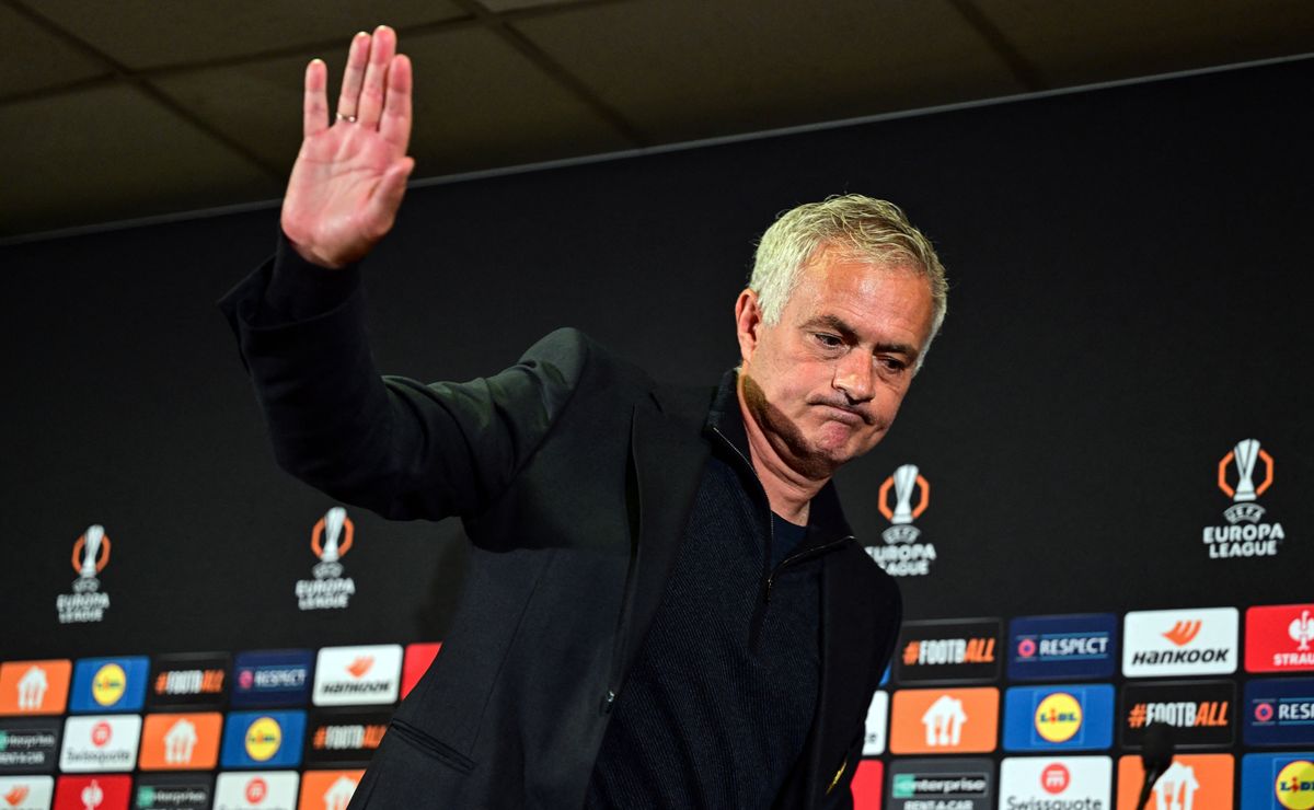 José Mourinho manchesteri menesztése óta Európa legkülönlegesebb helyein tűnt fel edzőként