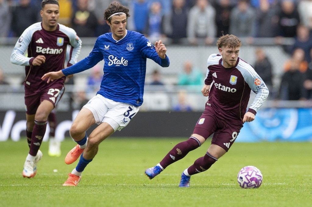 A Szoboszlai elől az Aston Villába menekülő Harvey Elliott (jobbra) új csapatában sem játszik többet, mint a Liverpoolban