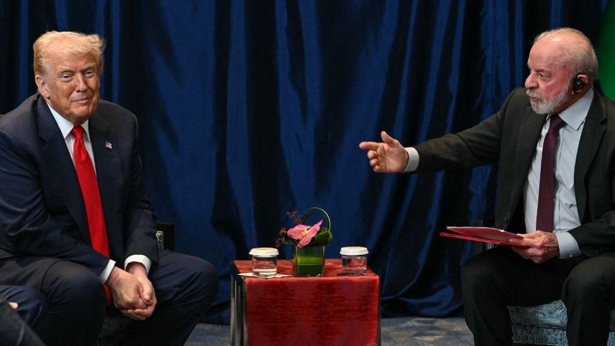 Trump és a brazil elnök meglepő találkozója az ASEAN-csúcson
