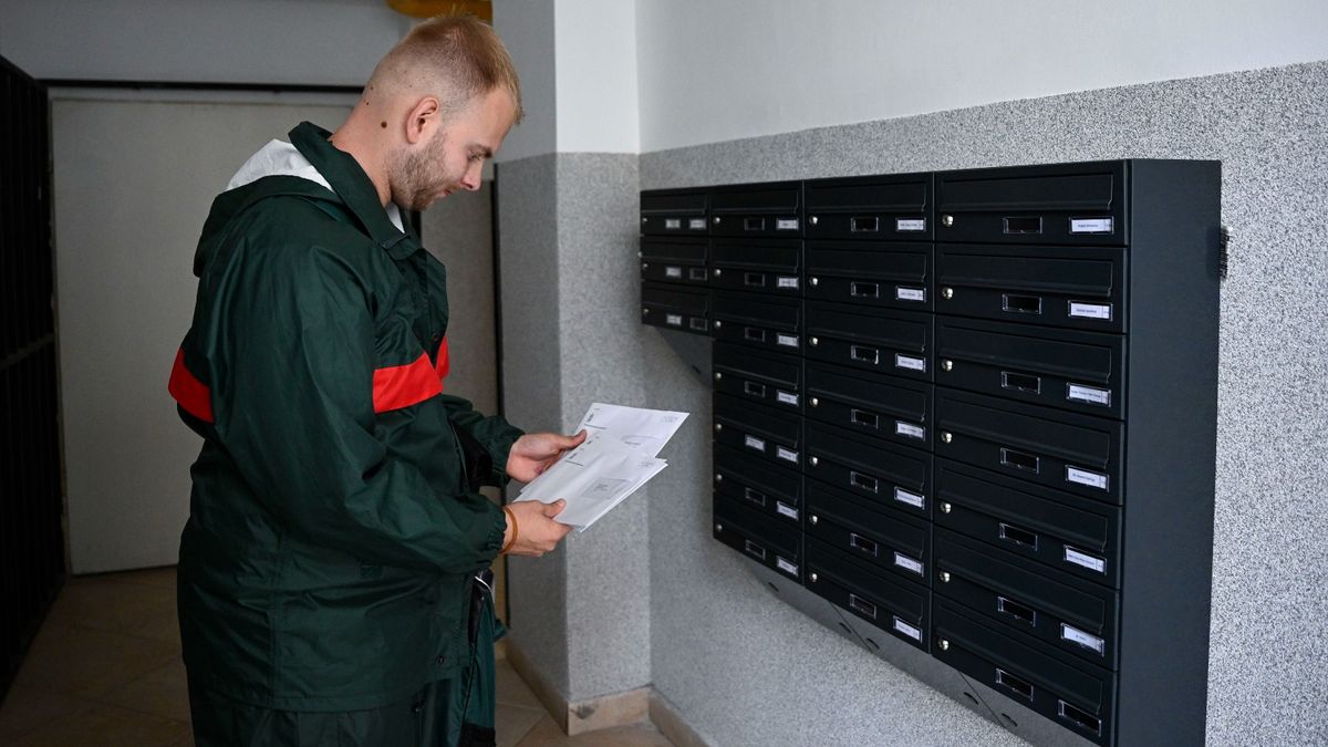 Megkezdték a nemzeti konzultációs kérdőívek kézbesítését