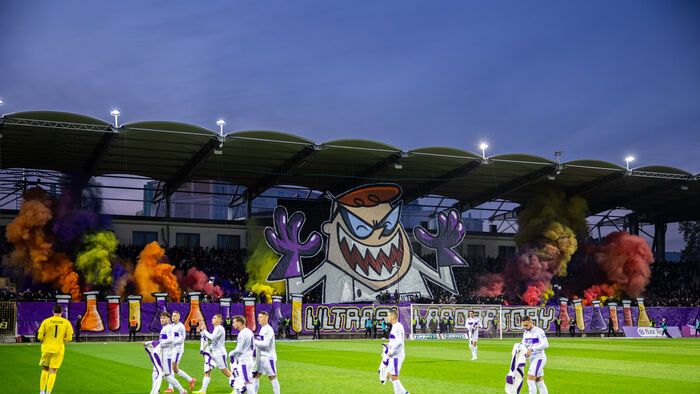 Az Újpest szurkolói ezzel az élőképpel tüzelték játékosaikat a derbi előtt.