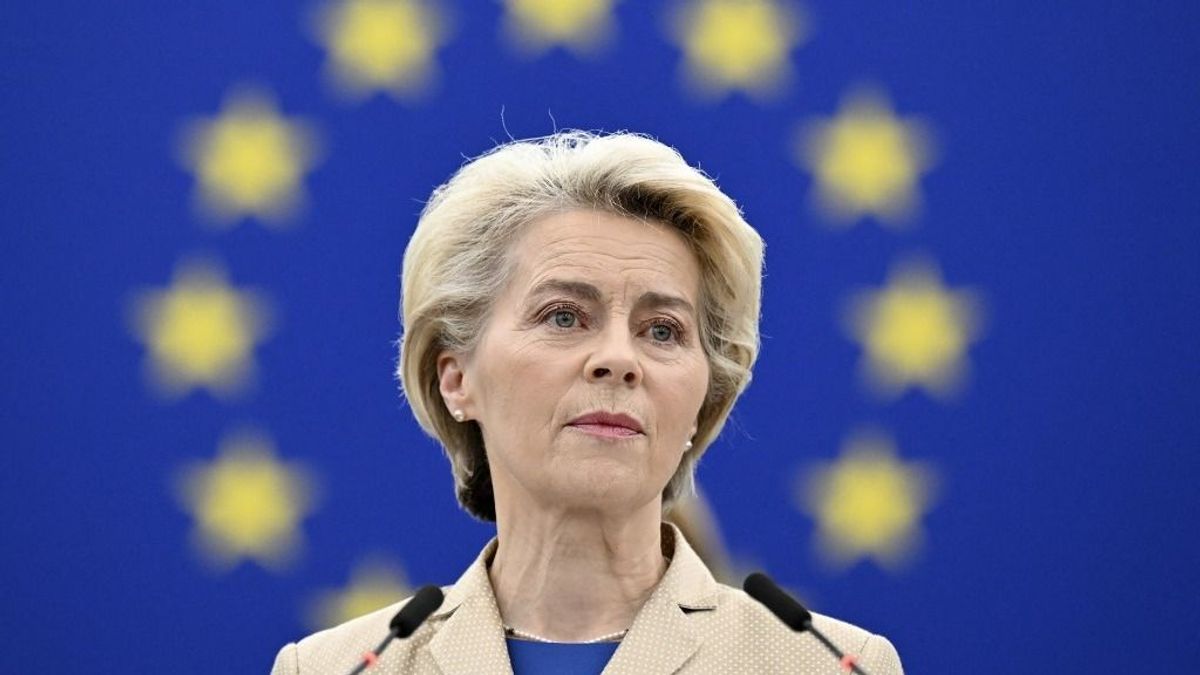 A fotelhez ragaszkodó Von der Leyent hatalomban tartották a Brüsszelt kiszolgáló pártok