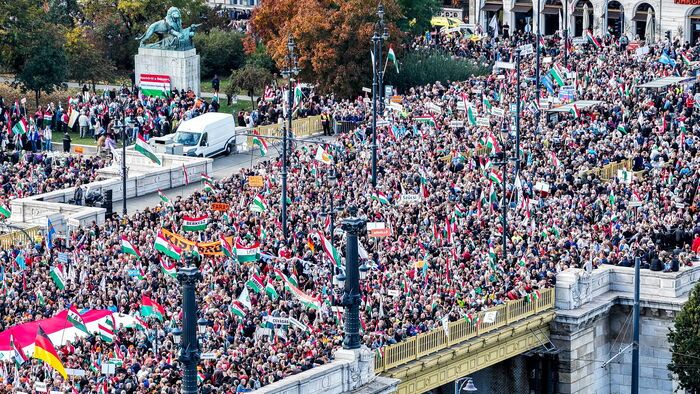 Október 23. - Békemenet Budapesten