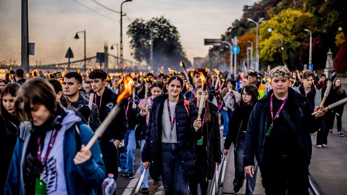 fáklyás emlékmenet 1956-os forradalom október 23.