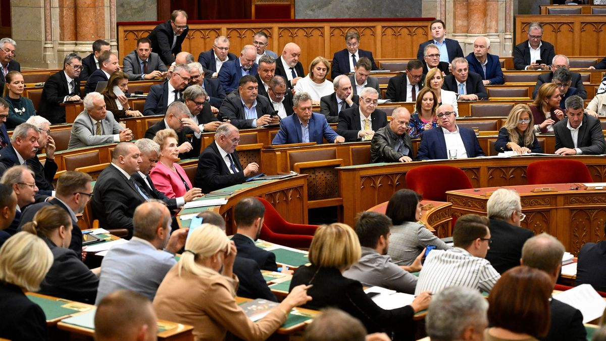 A politikai erőszak terjedése elleni fellépésről vitázik a parlament
