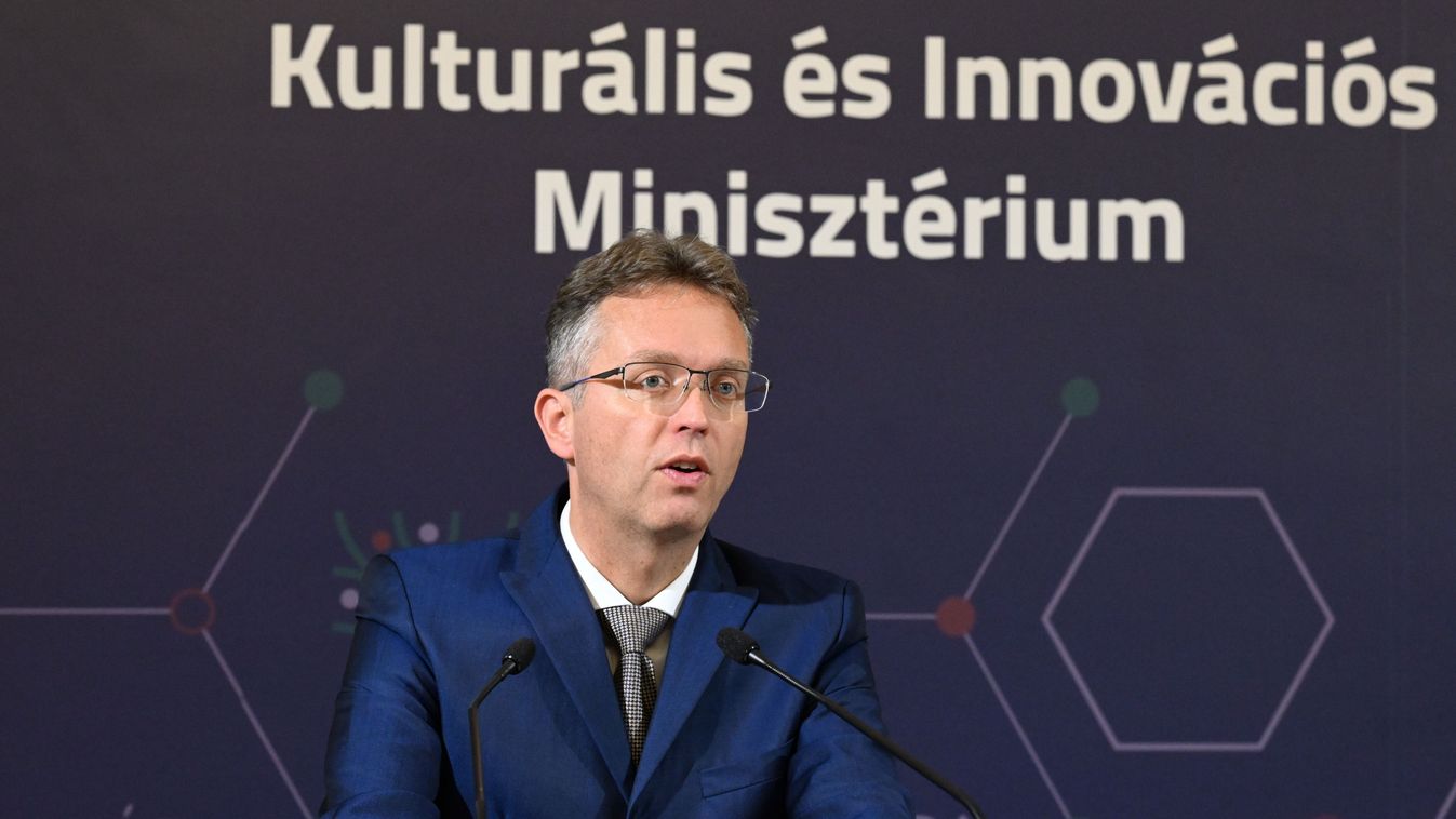 Teljesen megváltozik a magyar utónevek engedélyezése