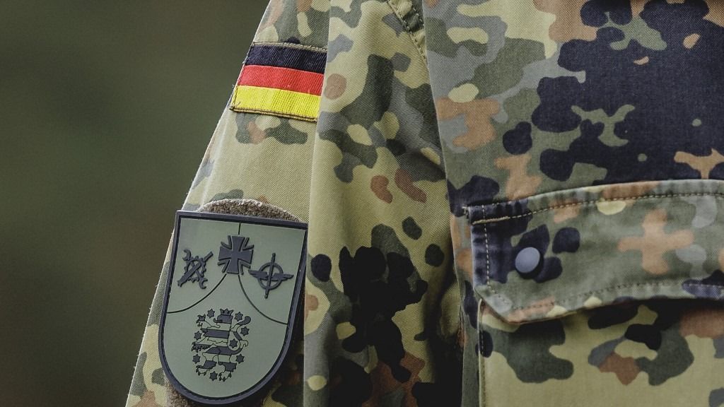 A Bundestag már megkezdte a vitát a kérdésről, ám a fiatalok egyértelműen elutasítják a sorkatonaságot