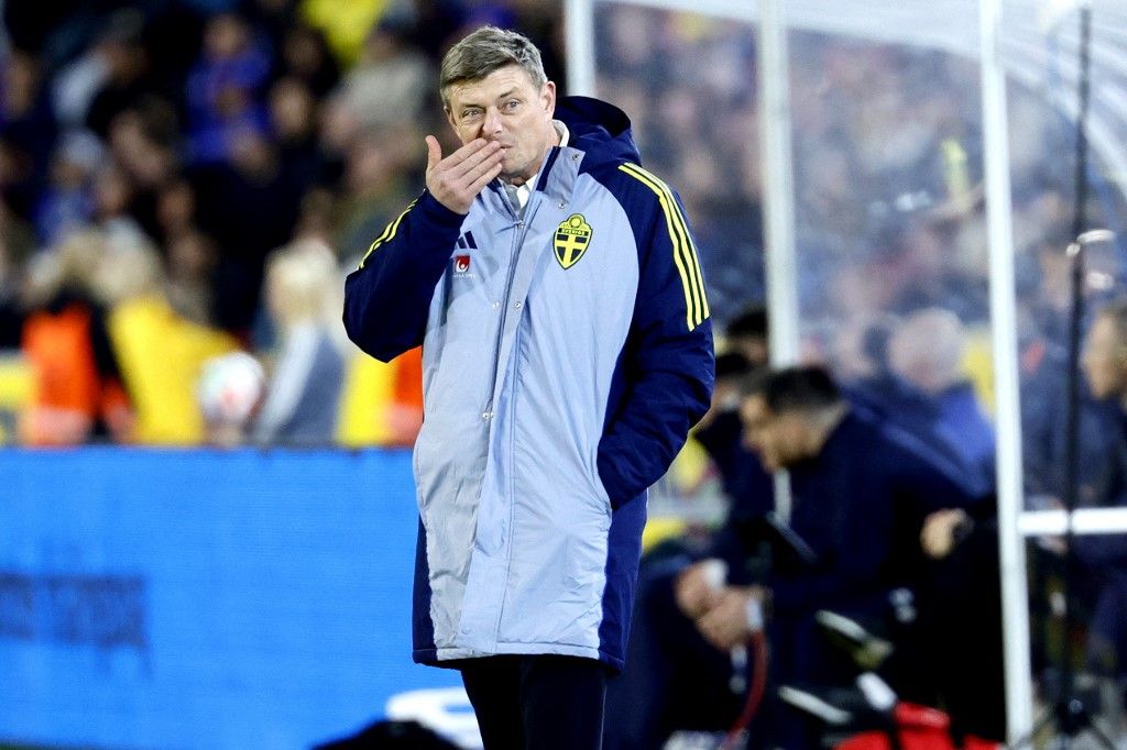 Sweden's national team coach Jon Dahl Tomasson looks worried after Kosovo's 0-1 goal during Monday's World Cup qualifying Group B match between Sweden and Kosovo at Ullevi, October 13, 2025 in Gothenburg, Sweden.
Photo: Adam Ihse / TT / Kod 9200 (Photo by ADAM IHSE / TT News Agency via AFP)