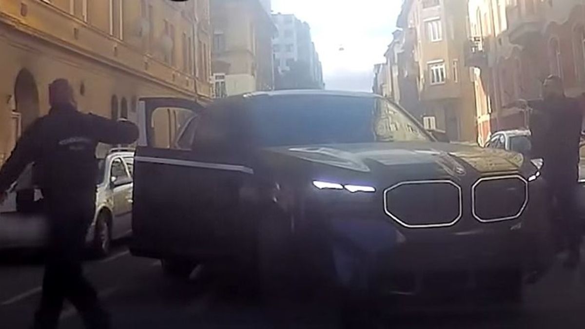 Ellopta a hatvanmilliós BMW-t Budapesten, aztán rögtön elvitte a haverokat egy próbakörre + videó