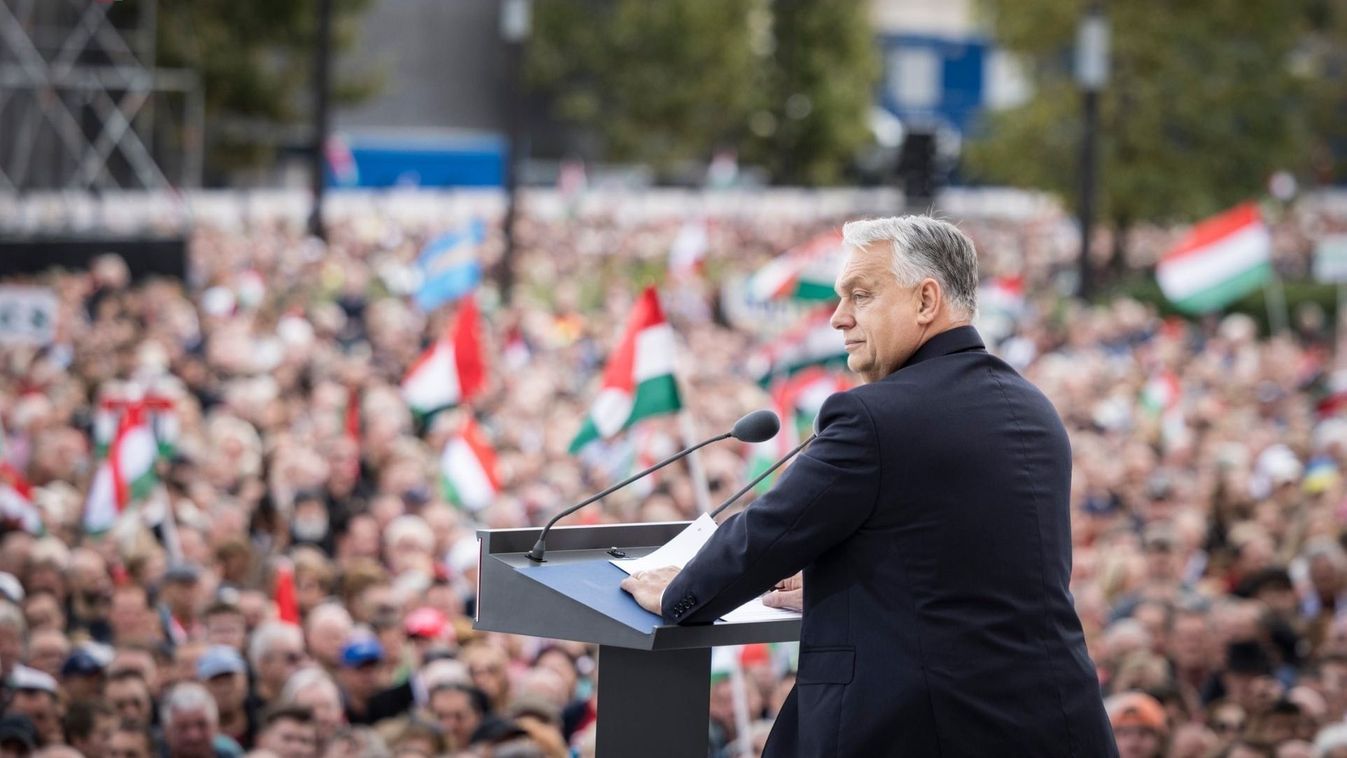 Orbán Viktor ünnepi beszédet mond a Kossuth téren a Békemenet napján

Orbán Viktor Facebook-oldala