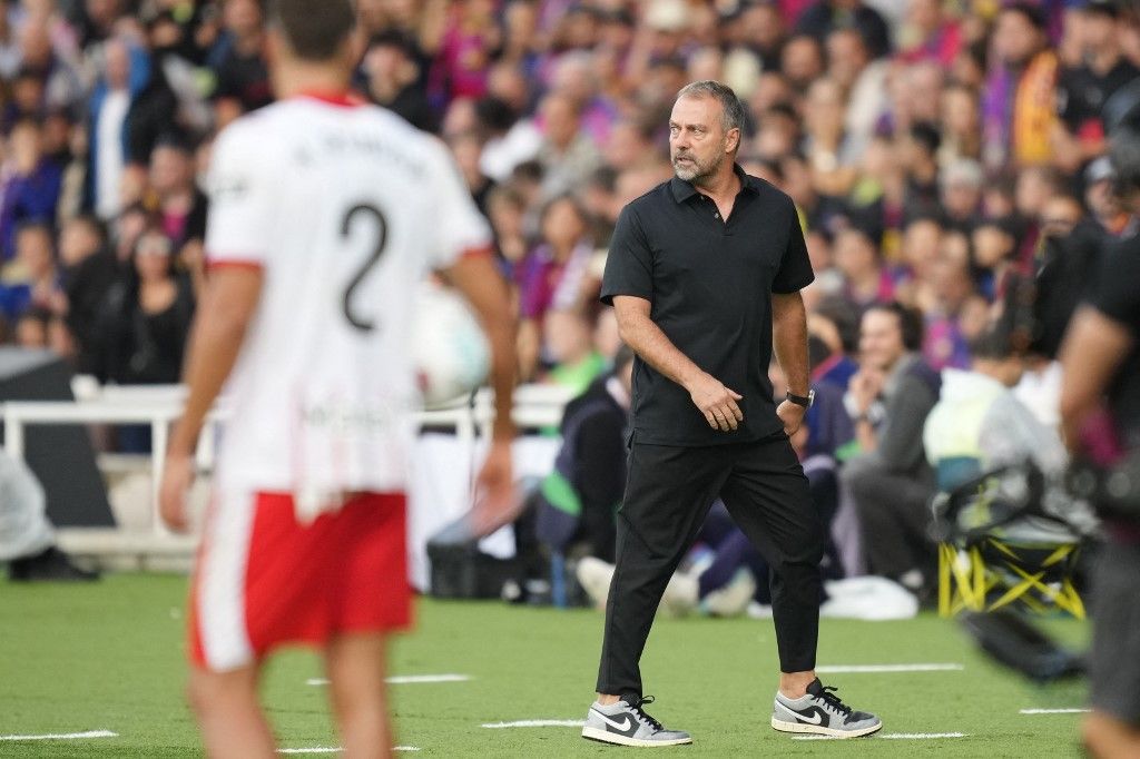 A Barcelona vezetőedzője, Hansi Flick a Bajnokok Ligája-meccs előtt, a Girona ellen a kiállítás sorsára jutott