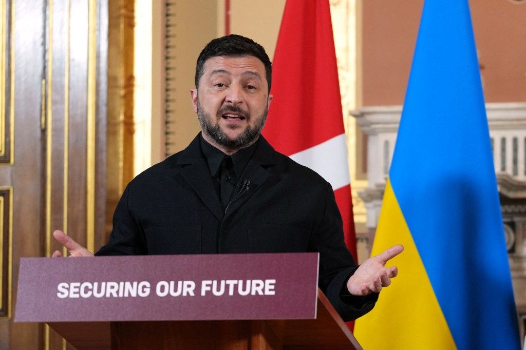 Volodimir Zelenszkij nyomás alatt tartja a korrupciós ügyeket vizsgáló szervezeteket, hogy azok ne tudják felfedni a kormányzati visszaéléseket Fotó: KIRSTY WIGGLESWORTH / POOL