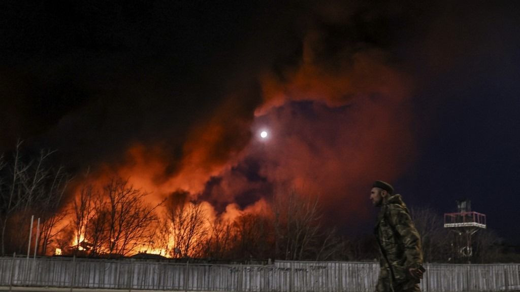 A harcok és légicsapások tovább sújtják Kijevet és több ukrán várost
