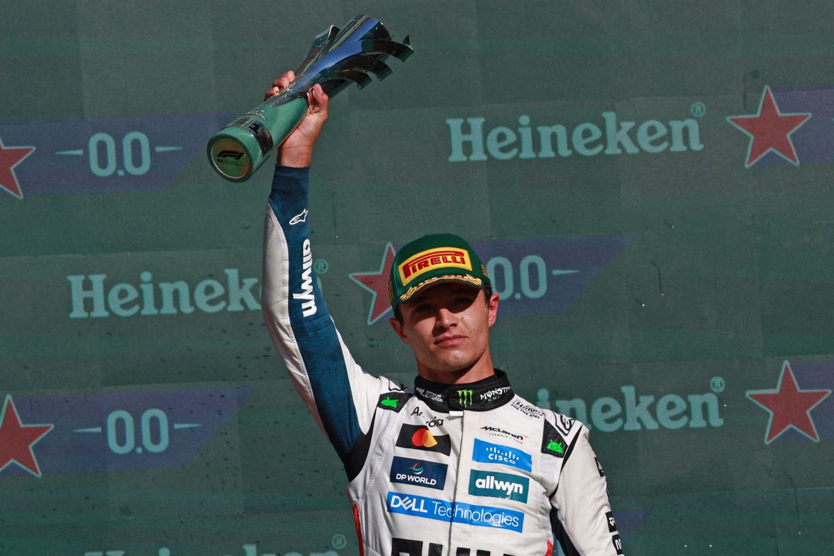 Lando Norris a Forma–1-es vb pontversenyének élére ugrott, de az eredményhirdetésnél kifütyülték