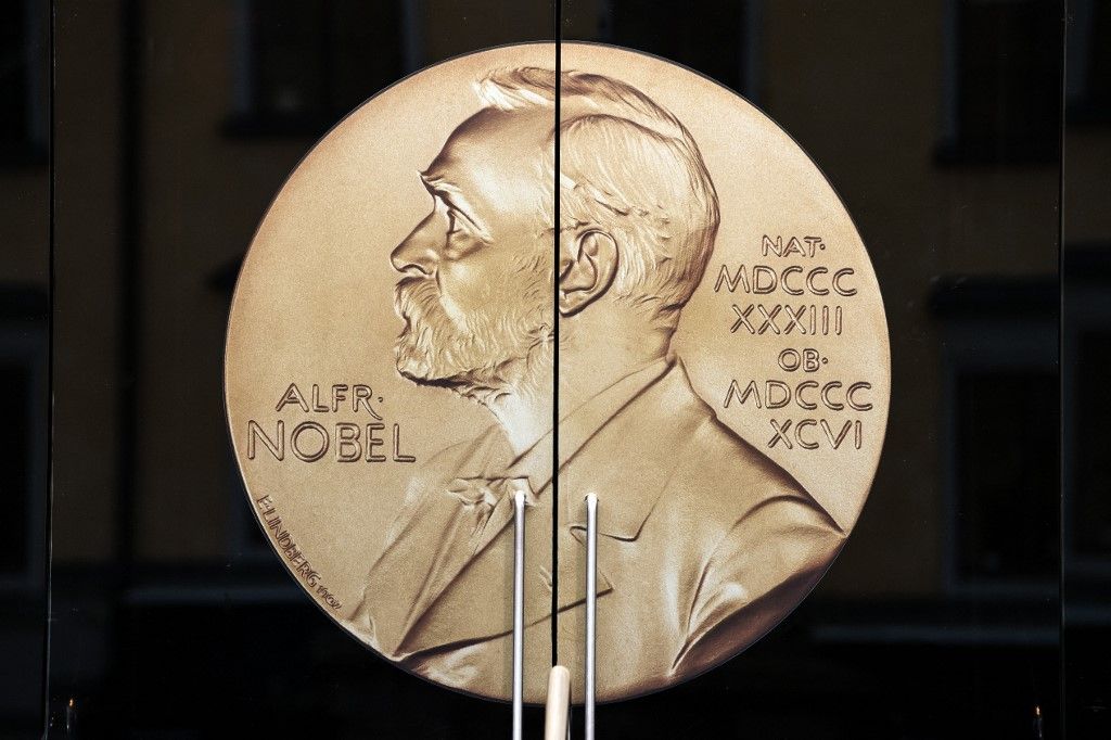 Október 6. és 13. között jelentik be, hogy kik kapják idén a Nobel-díjakat (Fotó: JONATHAN NACKSTRAND / AFP)
