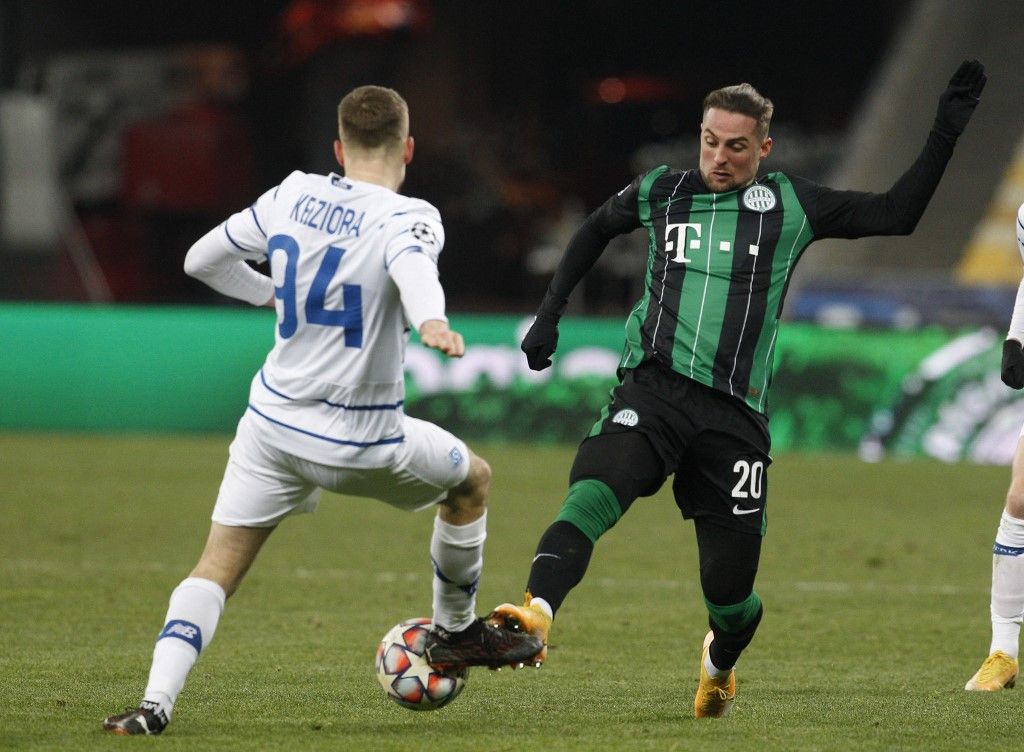 Robert Mak (20) itt még a Ferencváros mezében, a Dinamo Kijev elleni, idegenbeli BL-meccsen