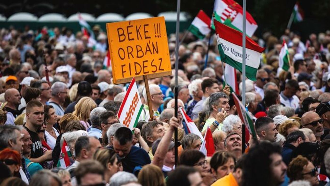 Peace March (Photo: Balazs Ladoczki)
