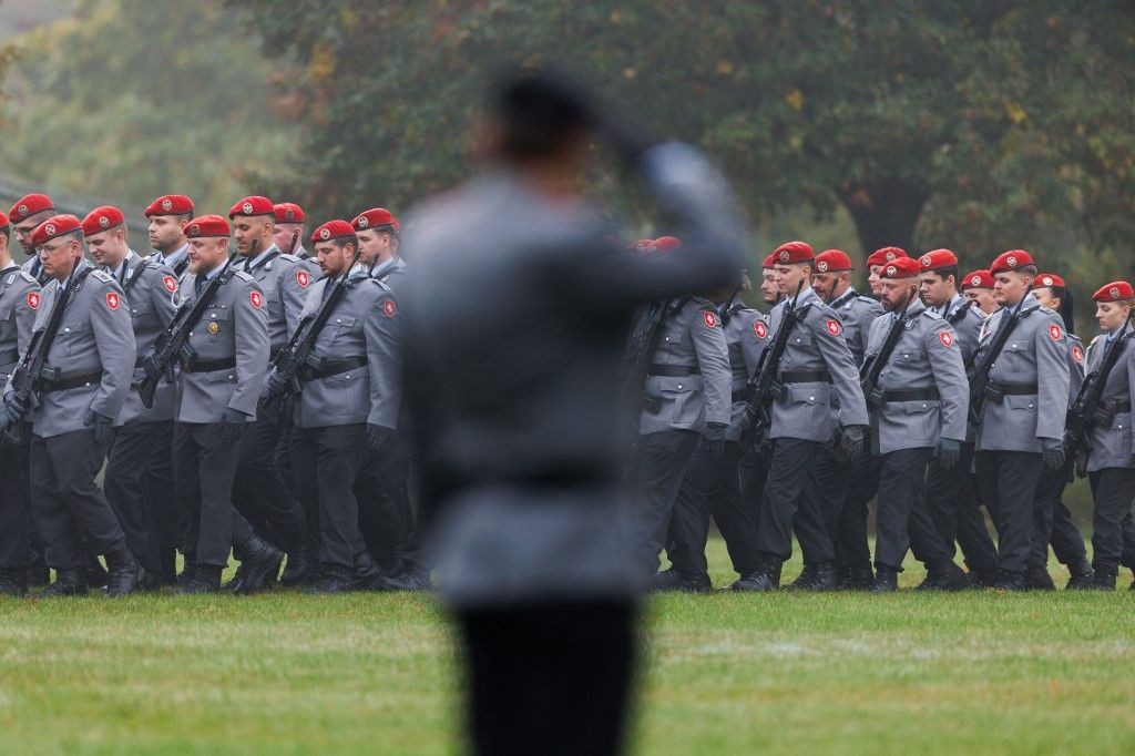 07 October 2025, North Rhine-Westphalia, Augustdorf: Soldiers from the honorary platoon march with the G36 assault rifle at the ceremonial roll call for the newly formed artillery battalion 215 in the Generalfeldmarschall-Rommel-Kaserne. Following the transfer of troops to Lithuania after the Russian war of aggression, the battalion was reorganized. Photo: Friso Gentsch/dpa (Photo by FRISO GENTSCH / dpa Picture-Alliance via AFP)