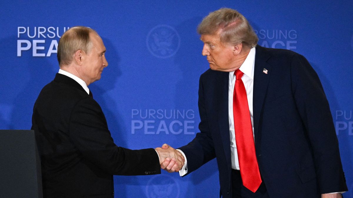 Trump Putyinnal tárgyal, mielőtt Zelenszkijt fogadja a Fehér Házban