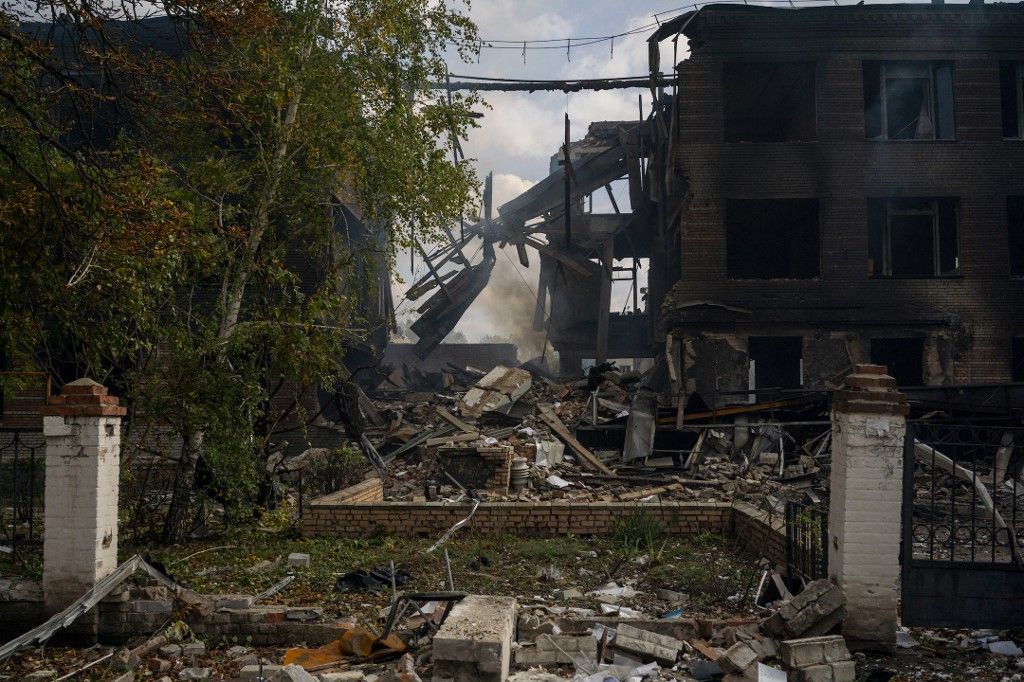 SLOVIANSK, UKRAINE, OCTOBER 7: A view of the destruction after the Russian army's Shahed drone attacks that hit two schools in the city of Sloviansk, Ukraine, on October 7, 2025. Jose Colon / Anadolu (Photo by JOSE COLON / Anadolu via AFP)