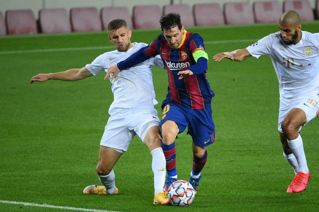 Eldar Civic (balra) Lionel Messi ellen – Barcelonában kezdődött meg az FTC 2020-as Bajnokok Ligája-szereplése
