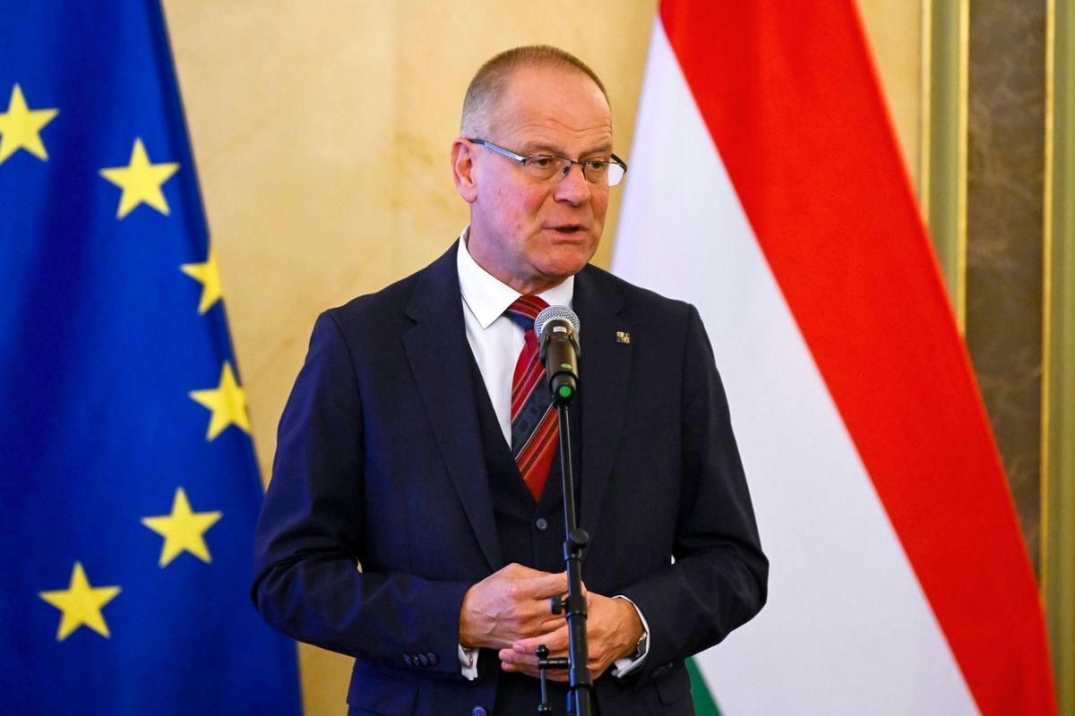 Navracsics Tibor is beszédet mondott Veszprémben az önkormányzatiság 35. évfordulója alkalmából rendezett ünnepségen (Fotó: Purger Tamás/MTI)
