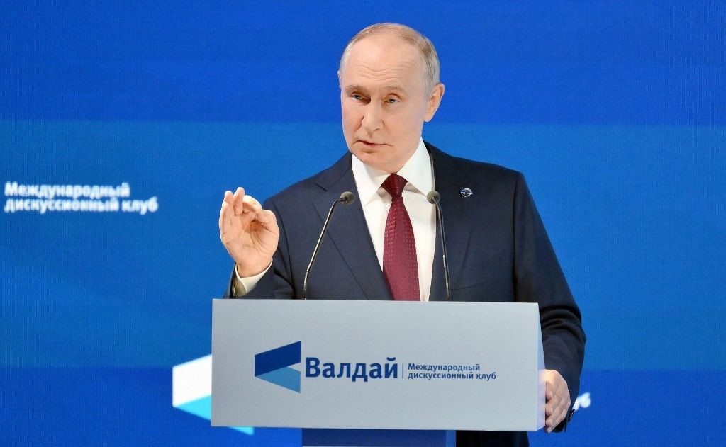 SOCHI, RUSSIA - OCTOBER 2: (----EDITORIAL USE ONLY - MANDATORY CREDIT - ' KREMLIN PRESS OFFICE / HANDOUT' - NO MARKETING NO ADVERTISING CAMPAIGNS - DISTRIBUTED AS A SERVICE TO CLIENTS----) Russian President Vladimir Putin assesses the situation in Gaza during his speech at the main session of the Valdai Discussion Club held in Sochi, Russia on October 2, 2025. Kremlin Press Service / Anadolu (Photo by Kremlin Press Service / Anadolu via AFP)
