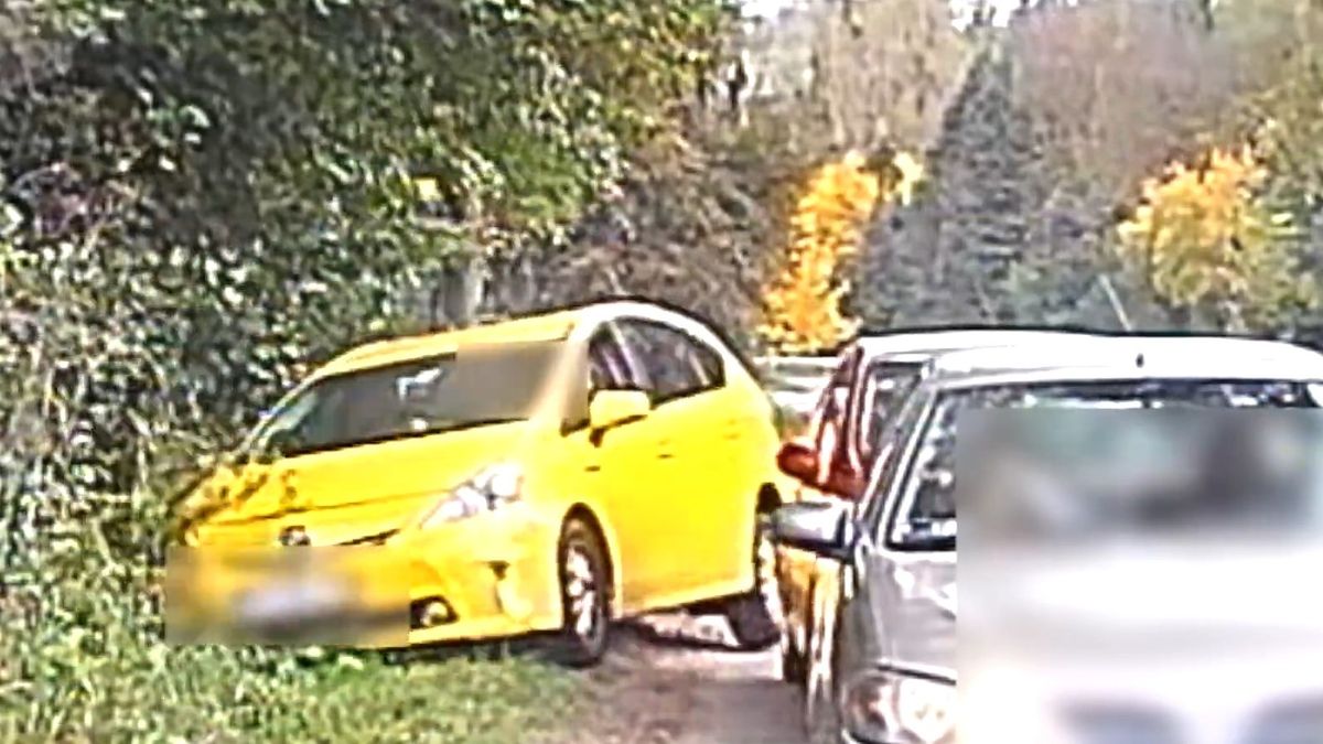 Óriásit hibázott, majd mentette a menthetőt egy autós Kismaroson + videó