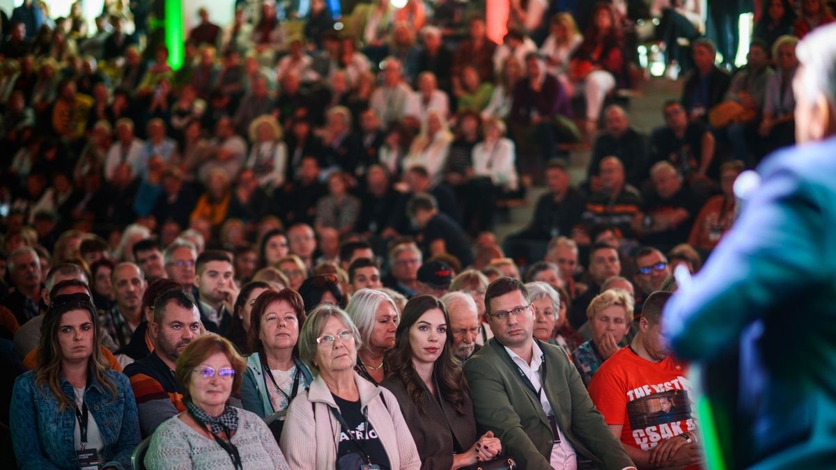 Egyre stabilabban vezet a Fidesz a Tisza Párt előtt