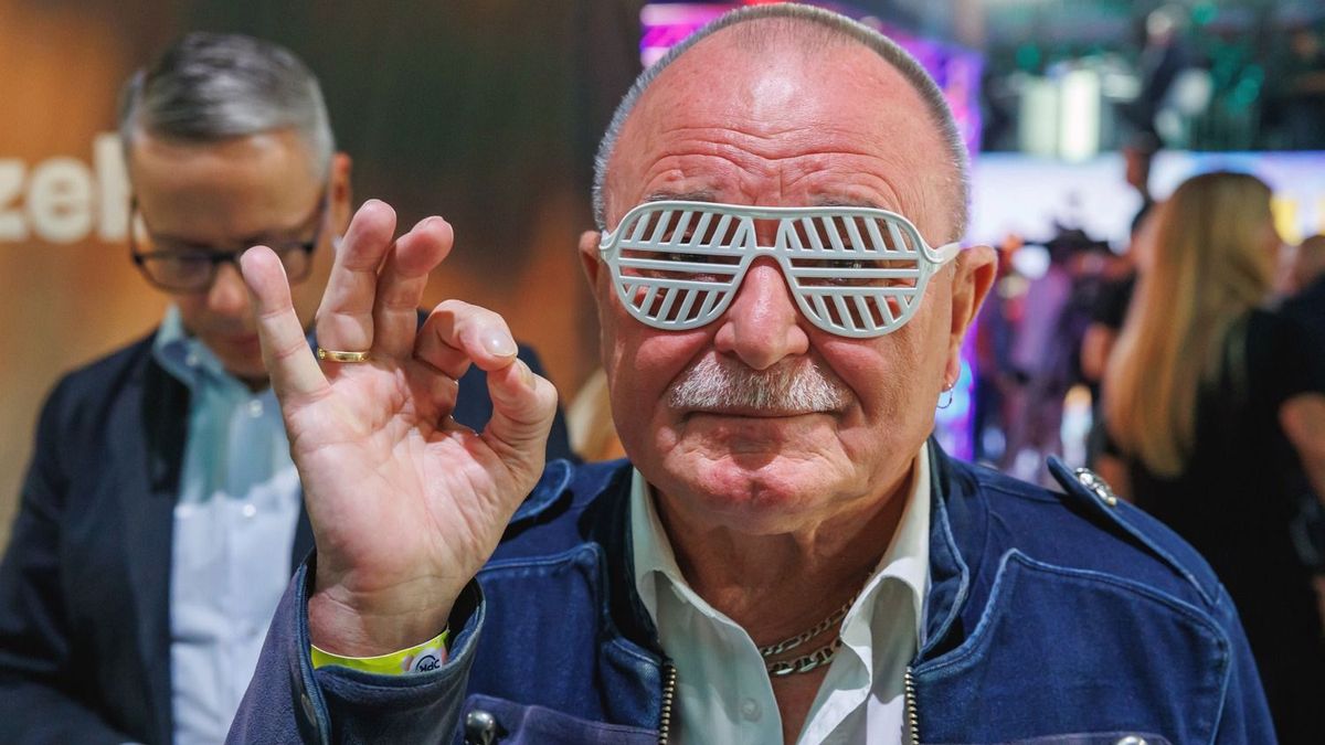 A rendszerellenes Nagy Feró most a Zebrával kokettál + videó