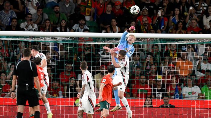 Lisszabon, 2025. október 14.
Tóth Balázs kapus véd a Portugália - Magyarország labdarúgó világbajnoki selejtező mérkőzésen a lisszaboni Estádio José Alvalade stadionban 2025. október 14-én.
MTI/Szigetváry Zsolt