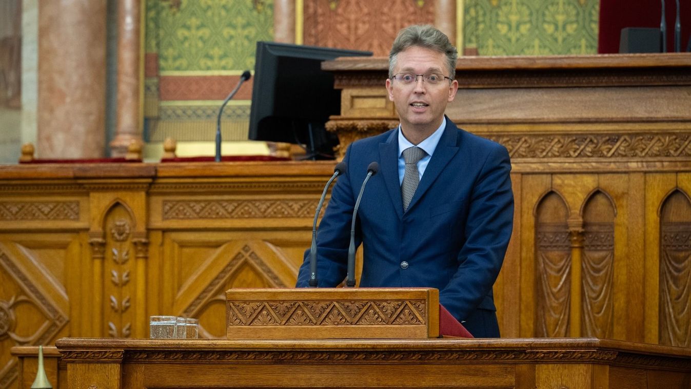 Hankó Balázs a parlamentben (Forrás: Facebook)
