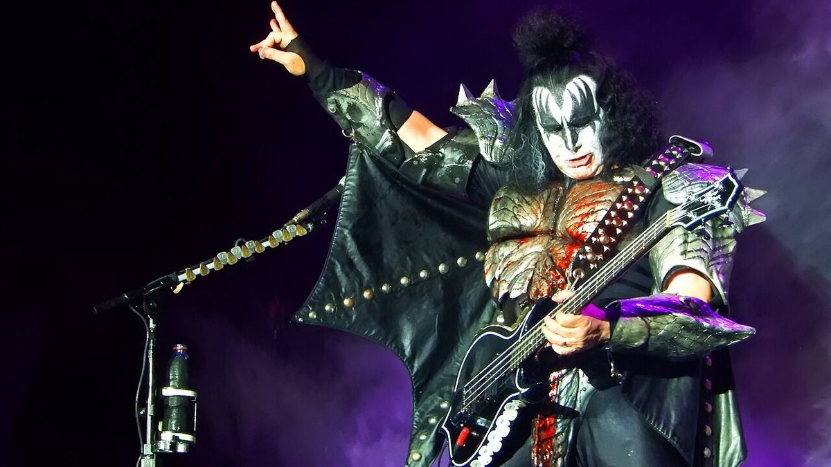 Vezetés közben elájult, kórházba került a rocklegenda